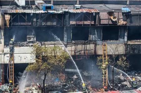 煤气罐有没忘关阀门? 爆燃事故给餐馆沉重警示